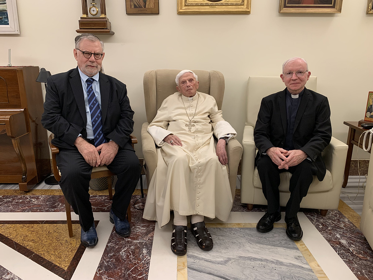Pope Emeritus Benedict XVI with Ratzinger prize winners Joseph H. H. Weiler (on left) and Jesuit Father Michel Fédou, professor of dogmatic theology and patristics at the Centre Sèvres of Paris (on right). Photo taken December 1, 2022.