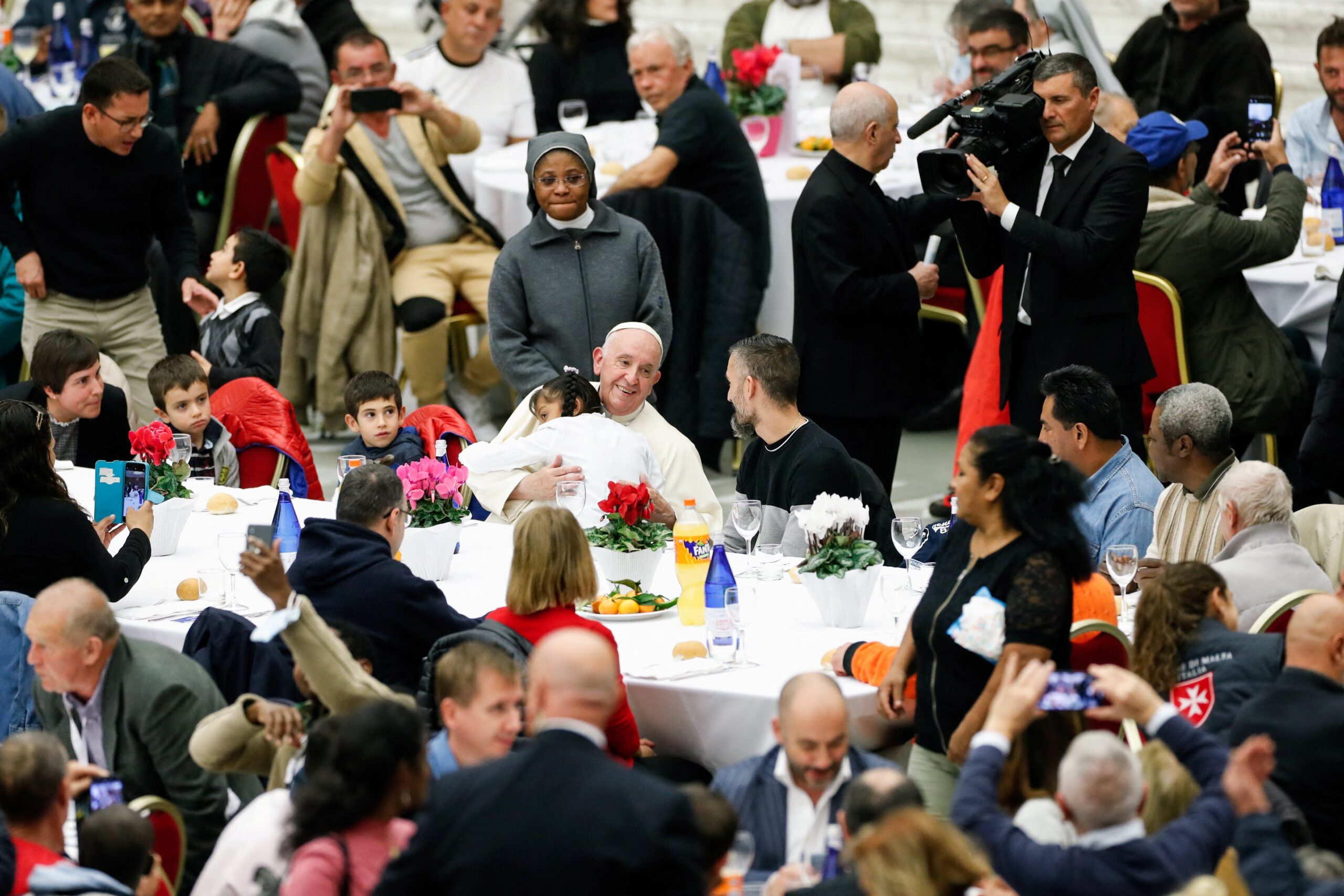 Pope Francis joins some 1,300 guests for lunch in the Vatican audience hall on the World Day of the Poor Nov. 13, 2022. (CNS photo/Remo Casilli, Reuters)