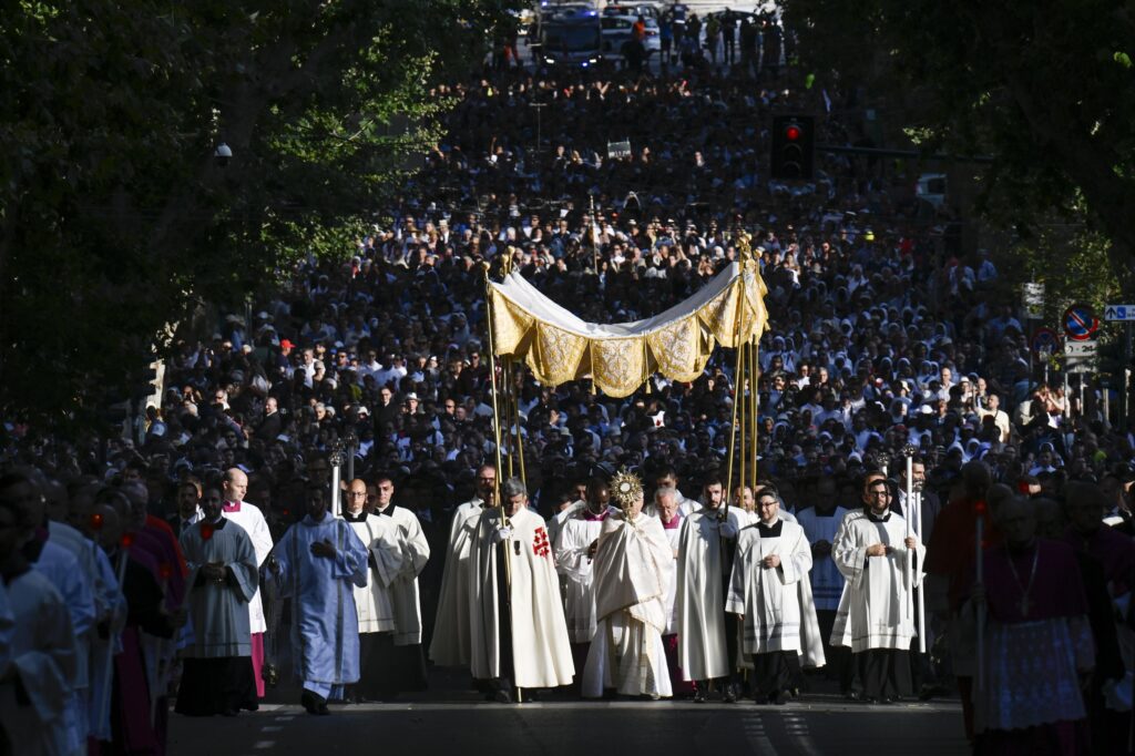 Pope leads Corpus Ch...