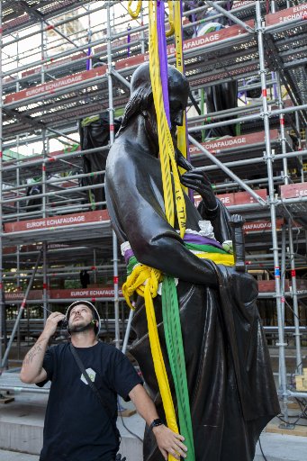 Notre Dame prepares...