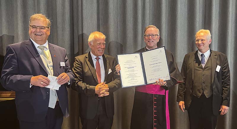 Bishop Barron honore...