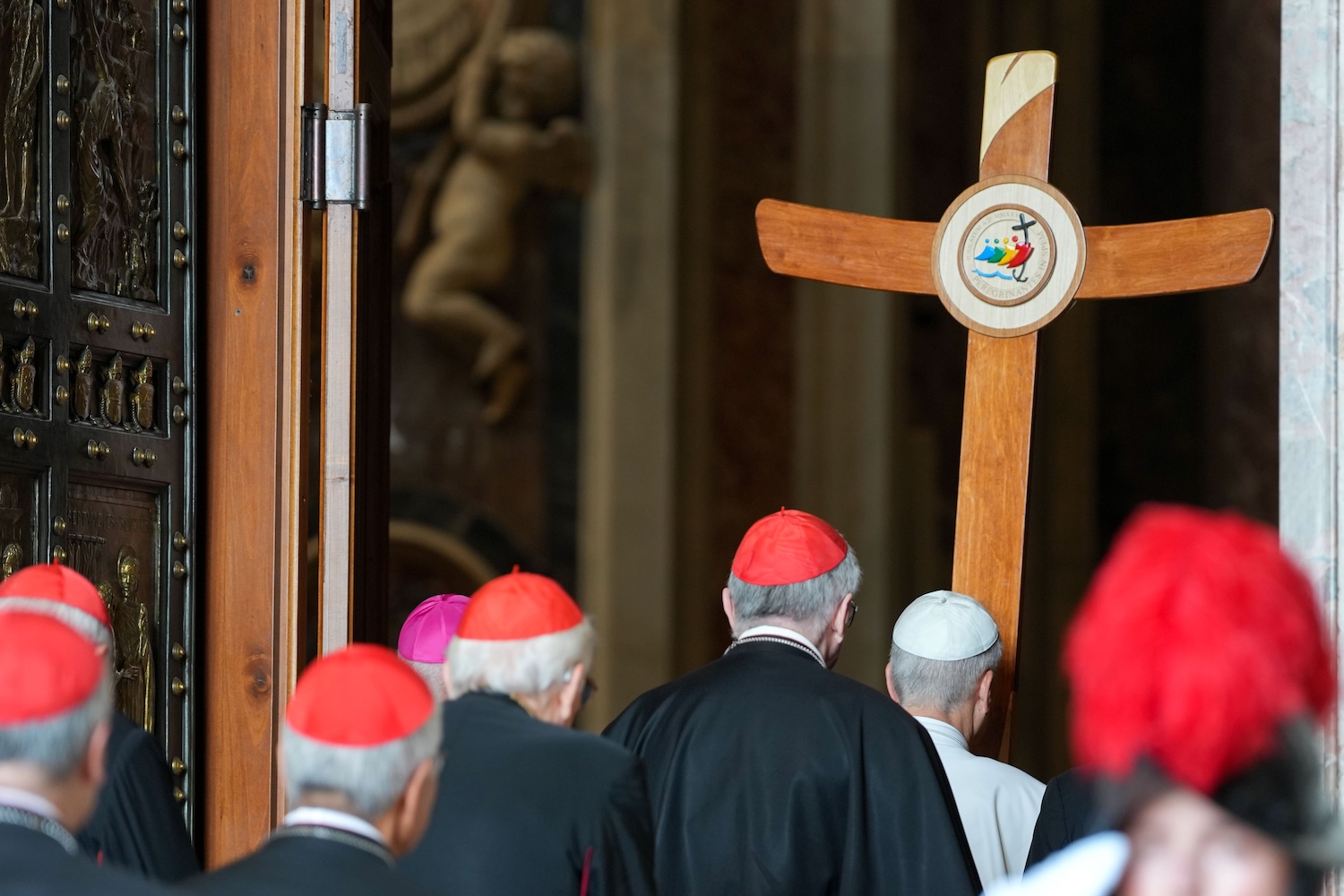 Vatican publishes li...