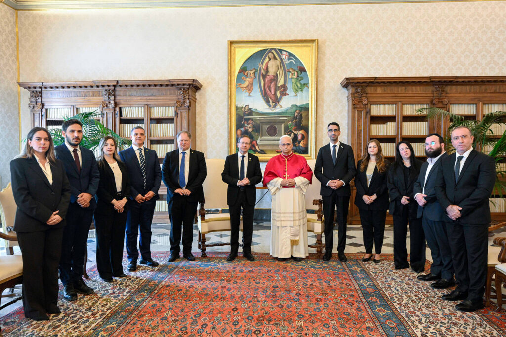 Pope meets Israeli p...