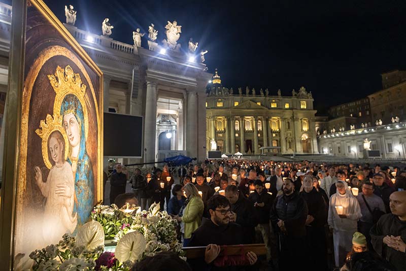 Pope asks Catholics to support missions with prayer, donations