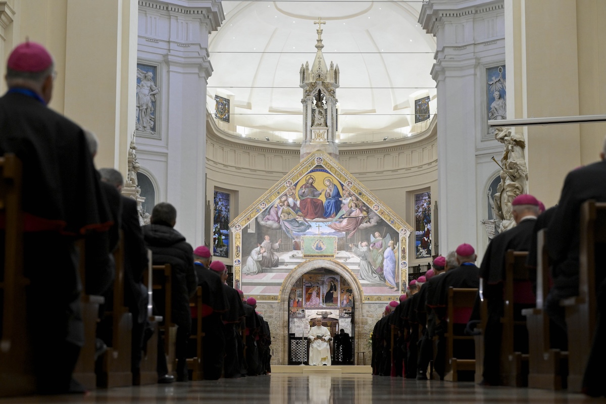 Pope to bishops: Be prophets of peace, harmony in your dioceses