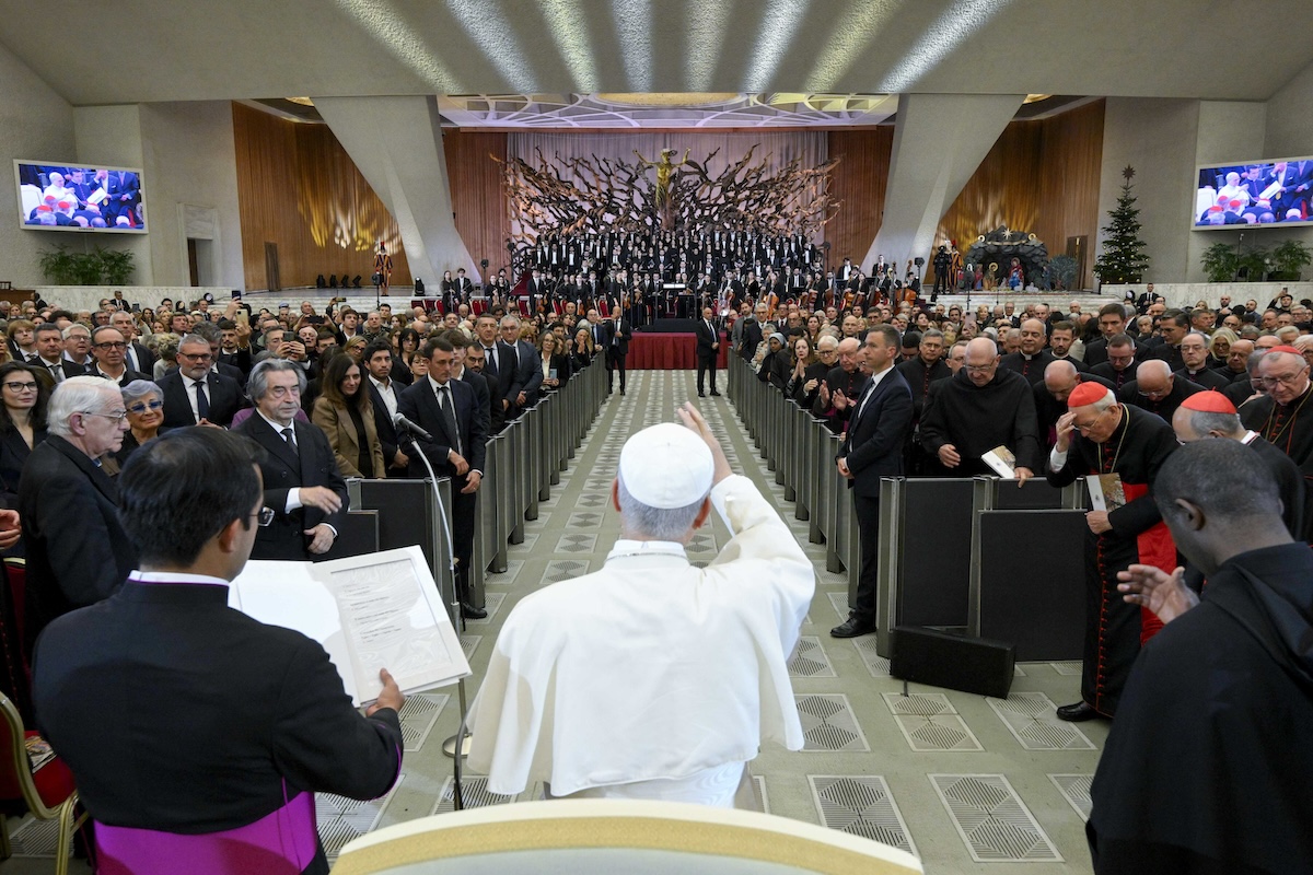 Christmas reminds faithful God can be found in the ordinary, pope says