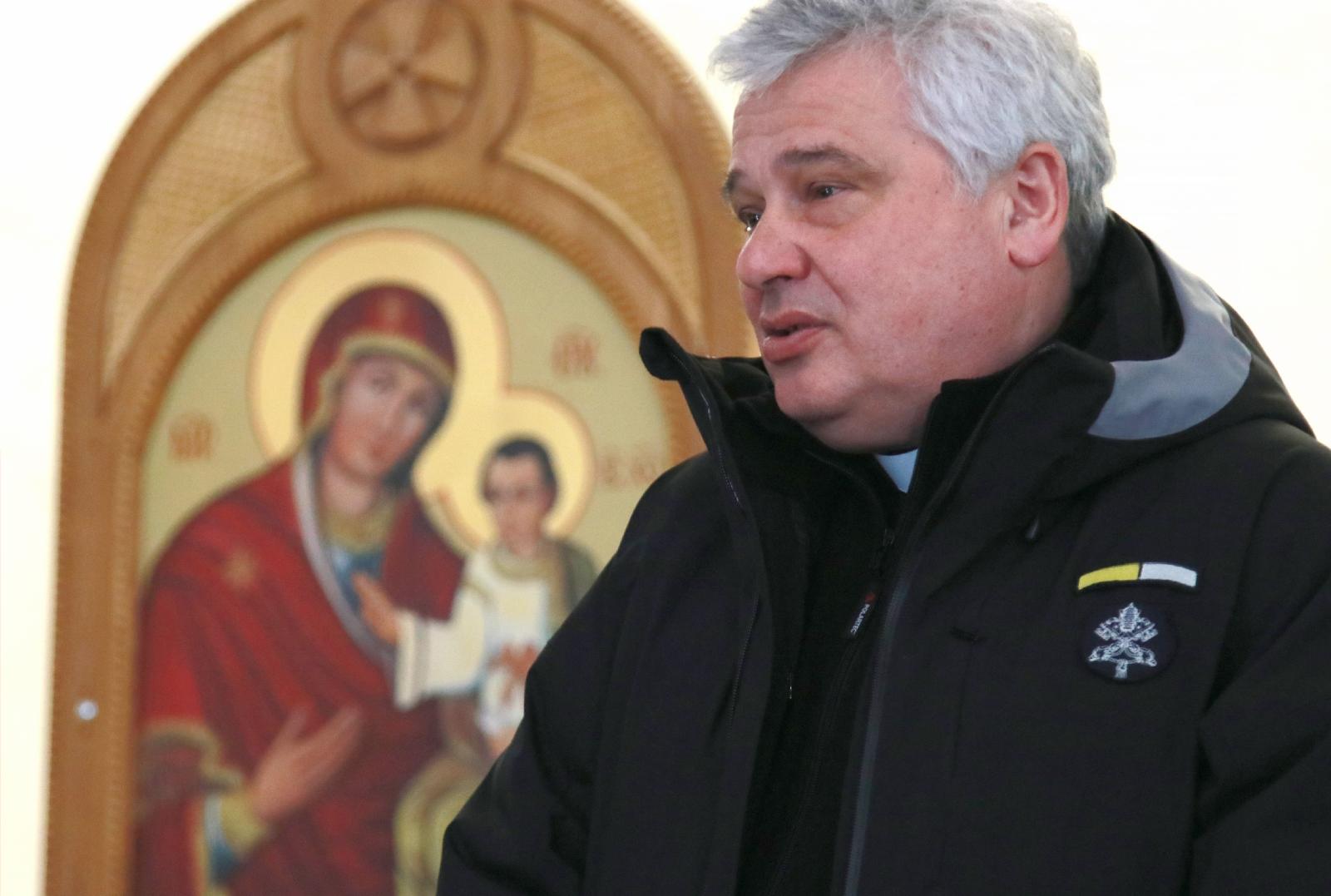 Cardinal says Ukrainian medal belongs to all Catholics, not him, as he urges continued aid