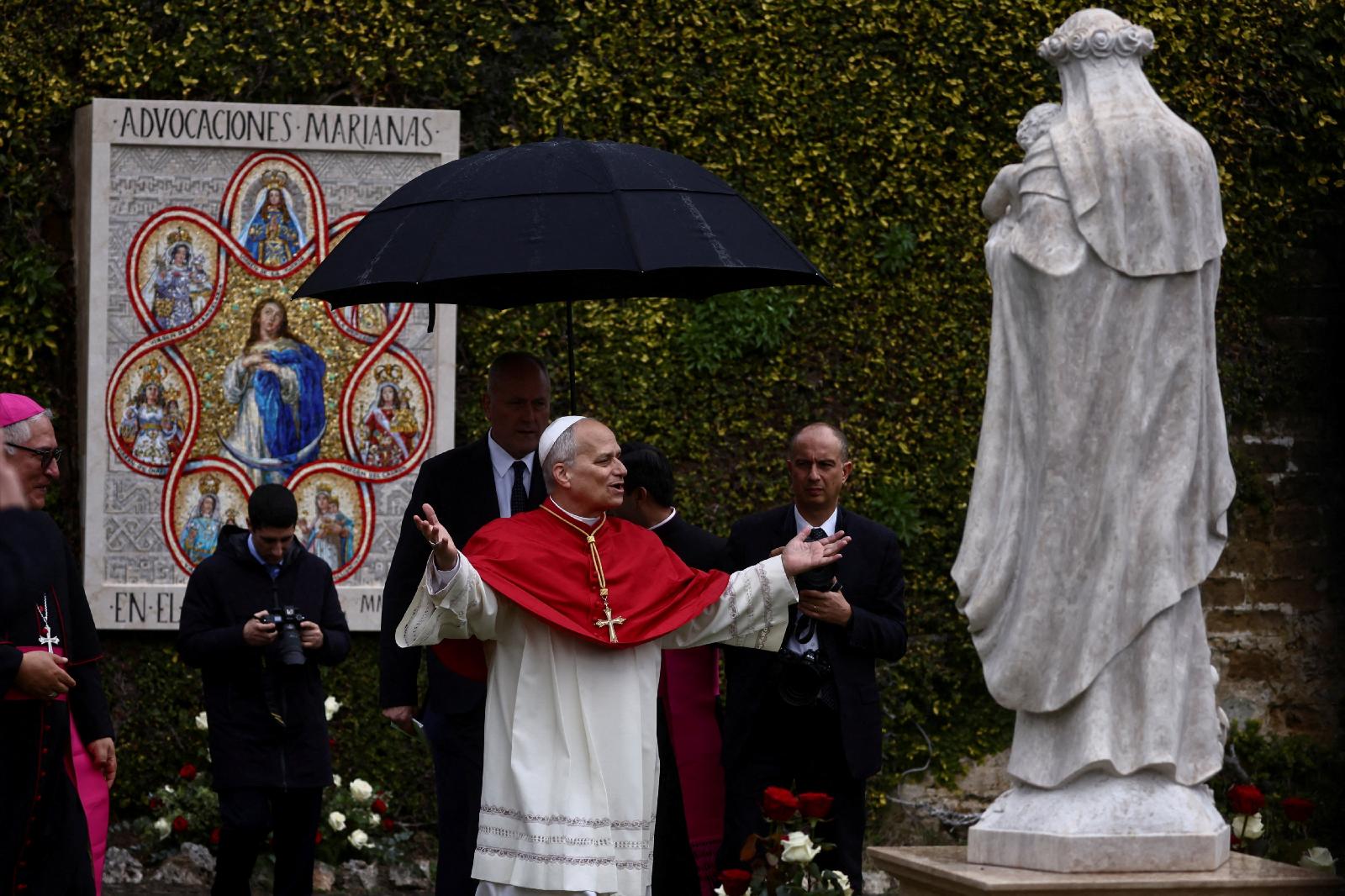 Pope welcomes new Marian mosaic, St. Rose of Lima statue in Vatican Gardens