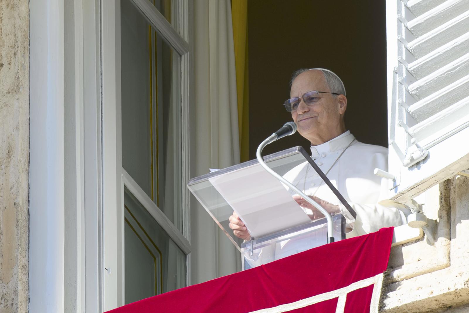 Pope Leo XIV meets l...