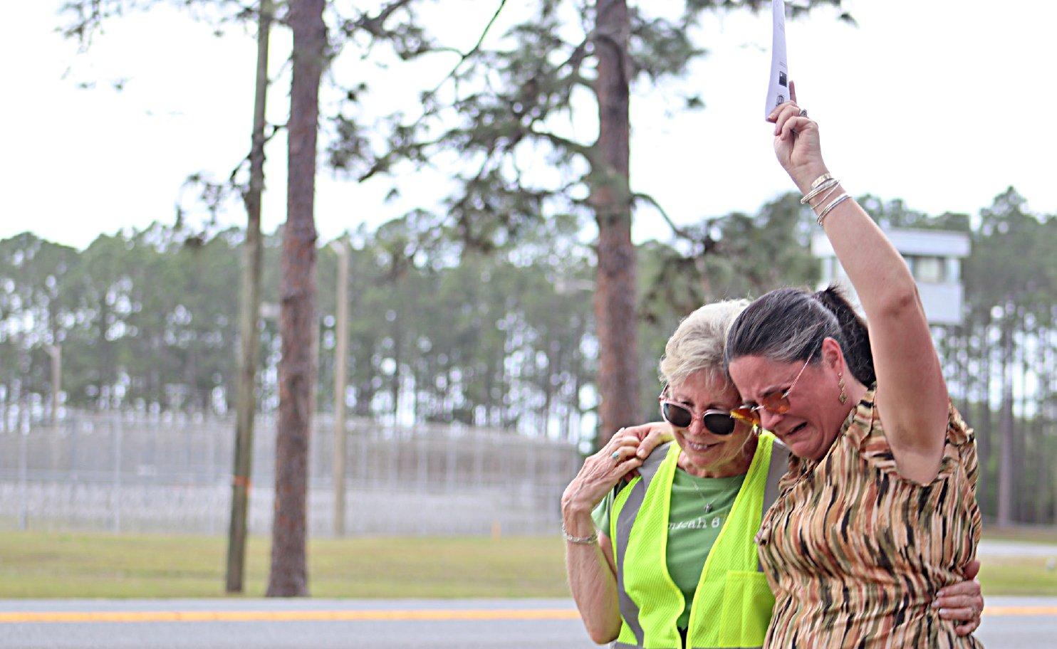 Faithful sing, pray, walk in solidarity with detained immigrants in Florida to bring them hope