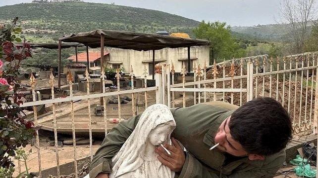 Israeli soldier photographed desecrating Mary statue in Lebanon