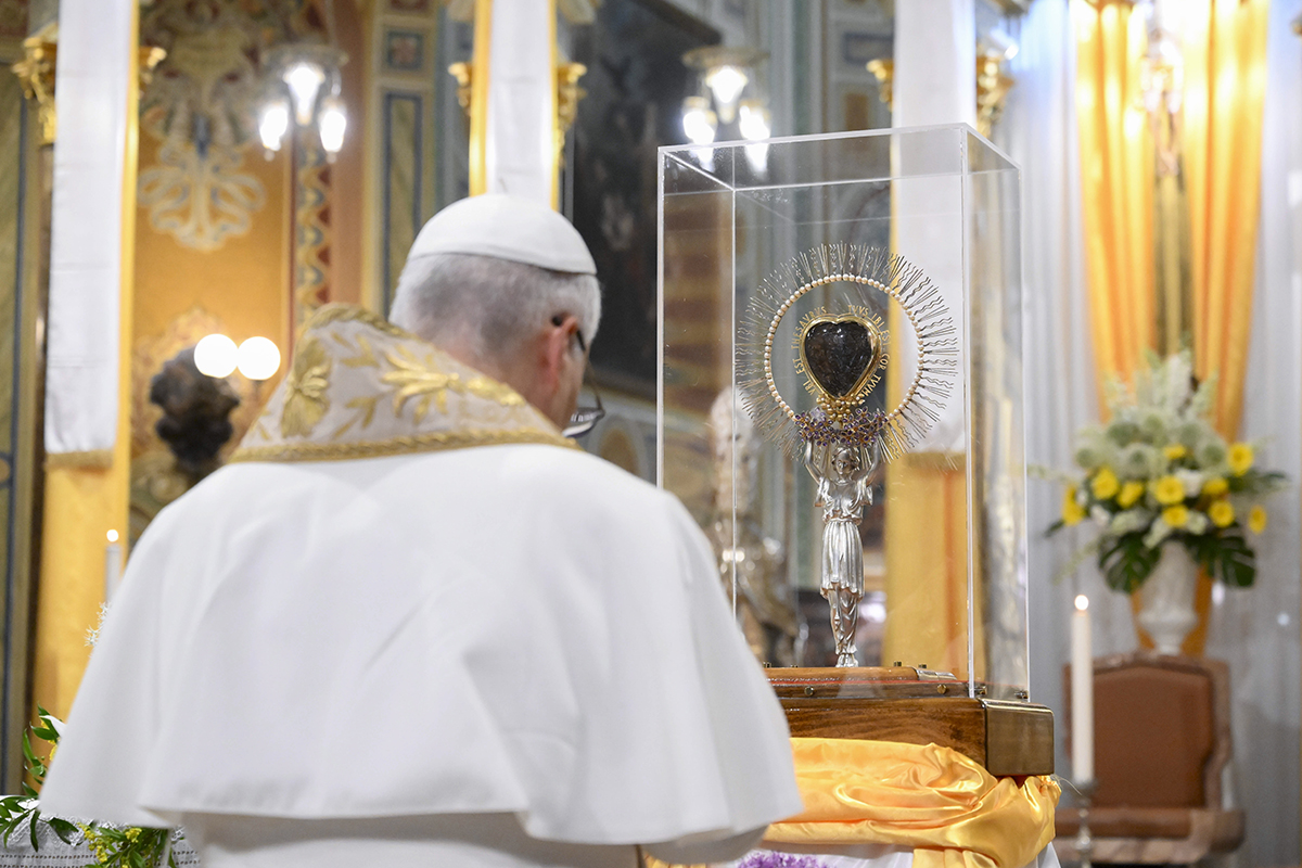 Pope Leo venerates heart of Mother Cabrini, calls for more missionaries like her
