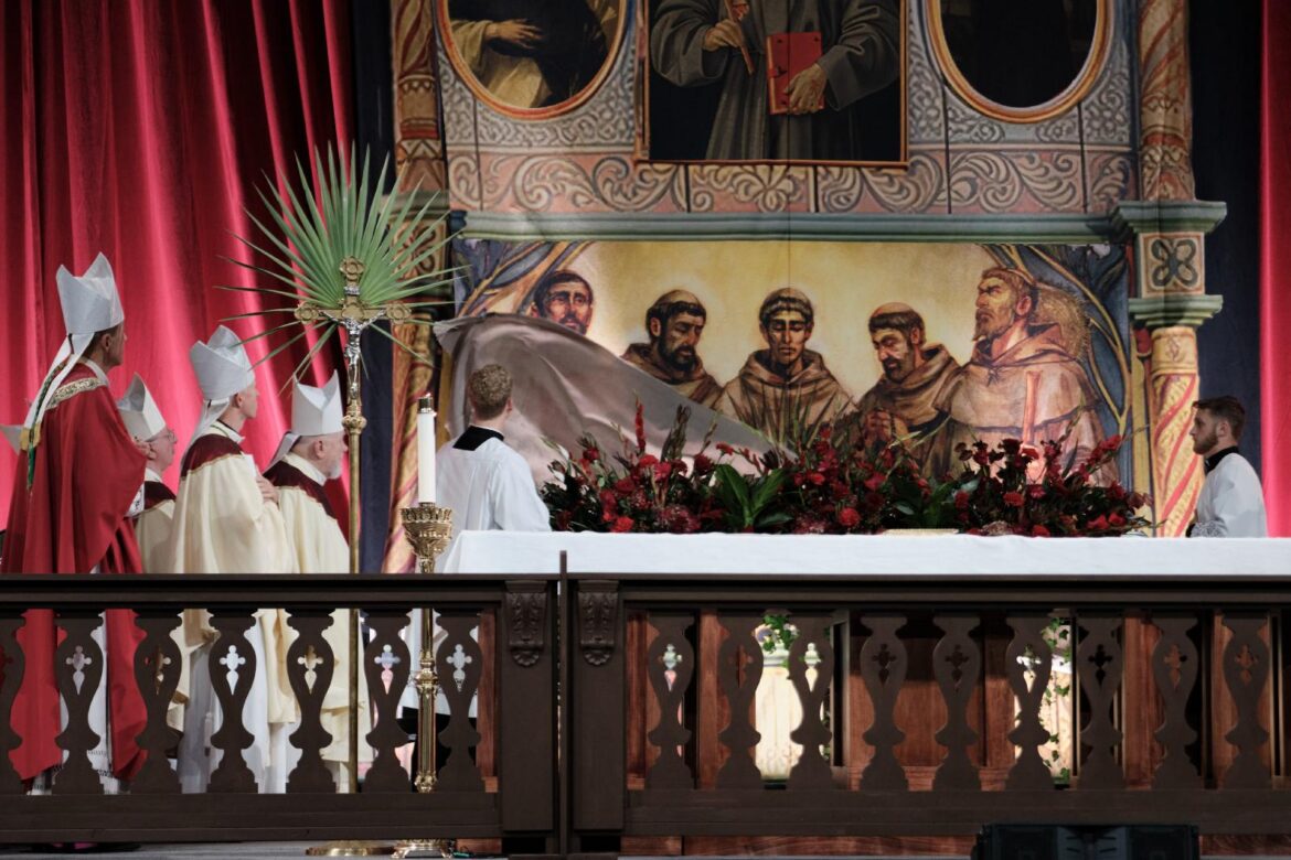 The official painting is displayed during the beatification Mass for the five Georgia Martyrs Oct. 31, 2026, at the Savannah Convention Center on Hutchinson Island in Savannah, Ga. The martyred Spanish Franciscan missionaries, who were killed at their Georgia missions in 1597, were Fathers Pedro de Corpa, Blas Rodríguez de Cuacos, Miguel de Añon, and Francisco de Veráscola and Brother Antonio de Badajoz. (OSV News photo/George Martell)